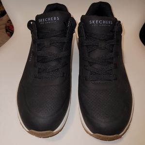 STAND ON AIR UNO SNEAKERS
Size 10